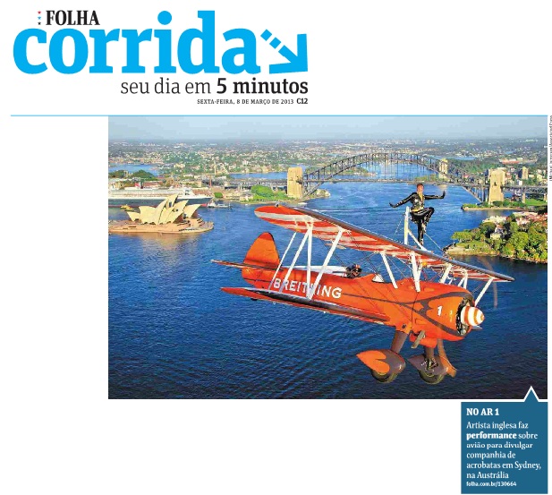 “Folha de S. Paulo” publica foto de acrobata sobre avião